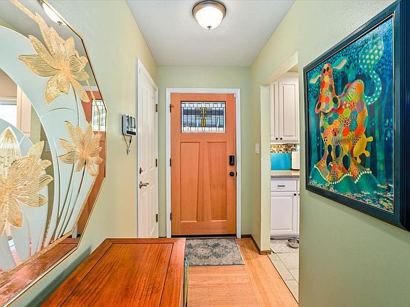 2nd image of 451 Valle Vista Ave
