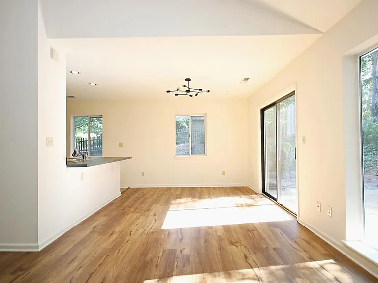 439 Hidden Ridge Rd — Photo 4