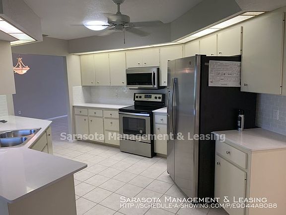5th image of 1018 Windsor Ter NW