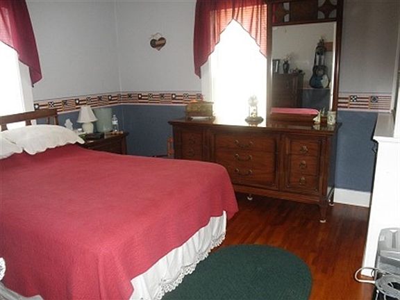 4th image of 408 E Main St