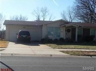 11 Vizcuya Ct, Florissant, MO 63033