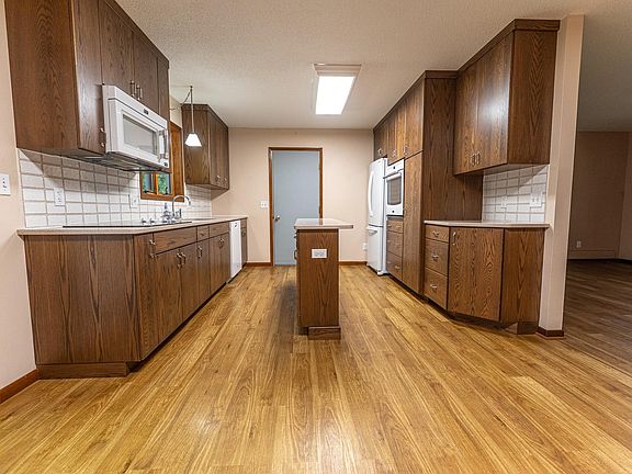 5th image of 812 Eggleson St