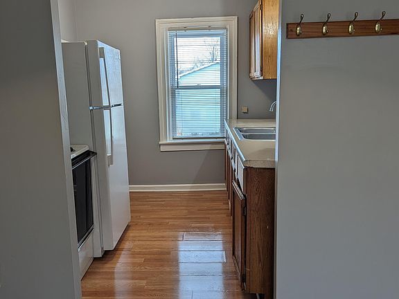 4th image of 2539 Cherry St APT 4
