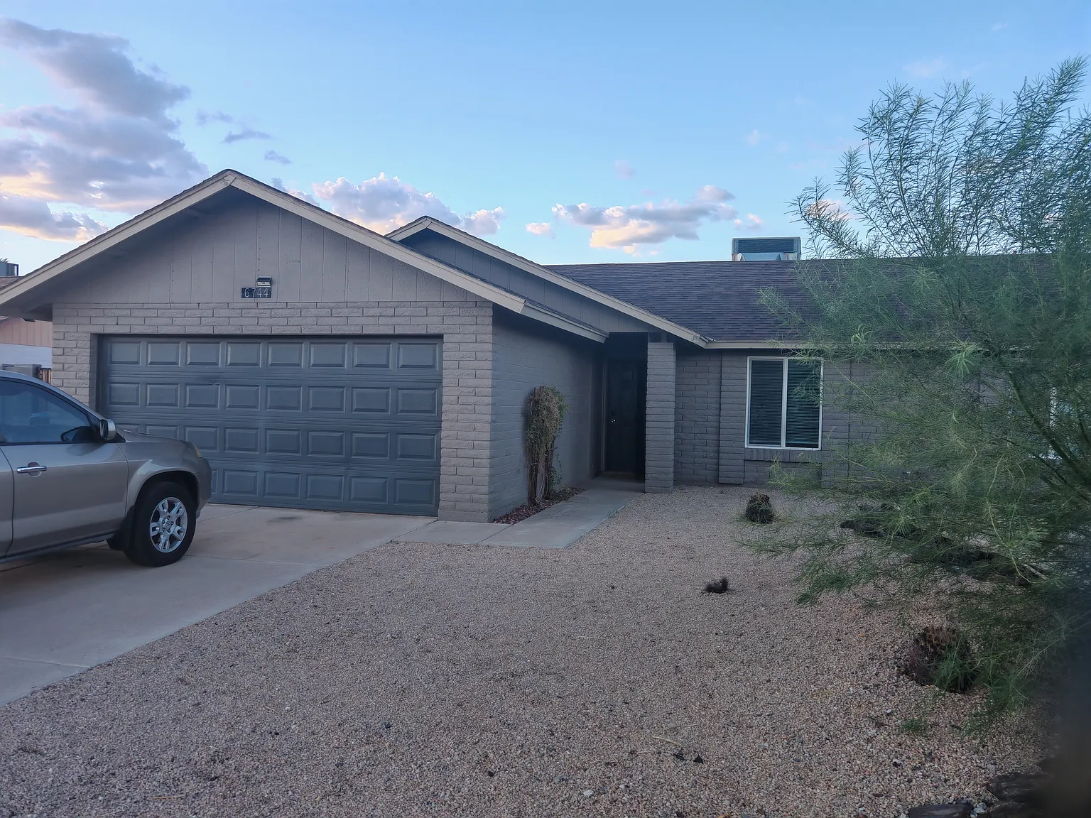 3 bed, 1338 sqft, $2,100 — Photo 1
