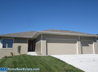 7362 Water Well Ln, Lincoln, NE 68516