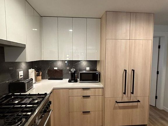 2nd image of 237 Ridgeway Ave #6