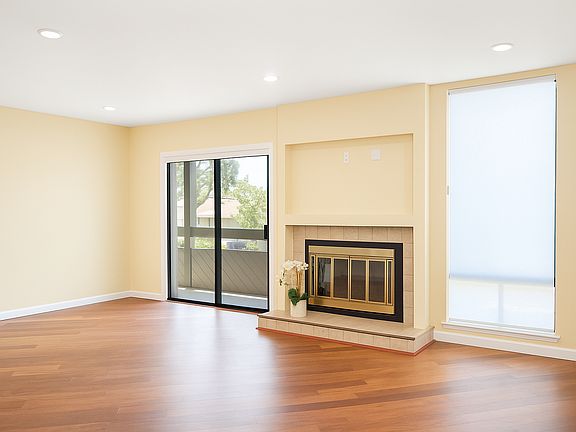 5th image of 800 Sea Spray Ln APT 112