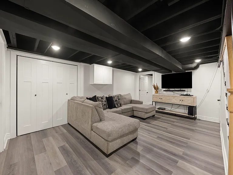 9525 Parkside Ave — Photo 19