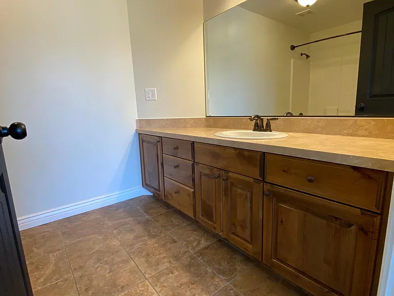 642 Trejo St — Photo 18