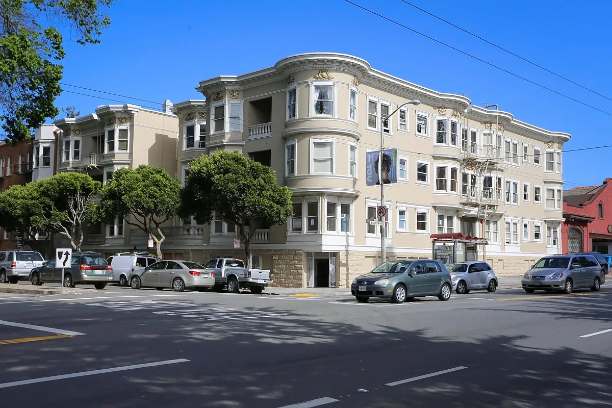 Stanyan At Oak Apartments — Photo 1
