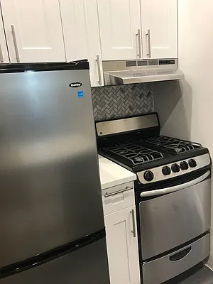 Rented by Salon Realty Corp | media 13