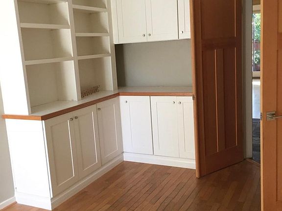 2nd image of 31 Creek View Cir