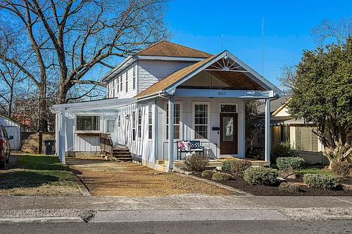 2917 Bellevue St Photo 1