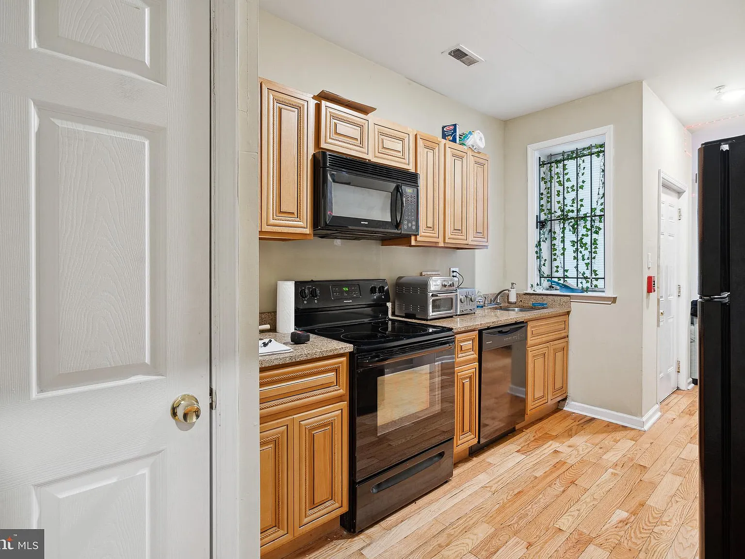 4 bed, 1700 sqft, $2,400 — Photo 1