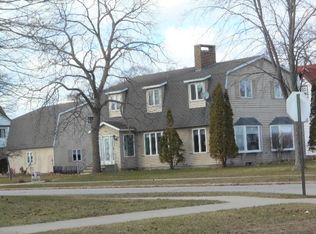 513 S 6th St, Escanaba, MI 49829