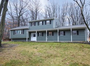 79 Fawnridge Dr, Long Valley, NJ 07853