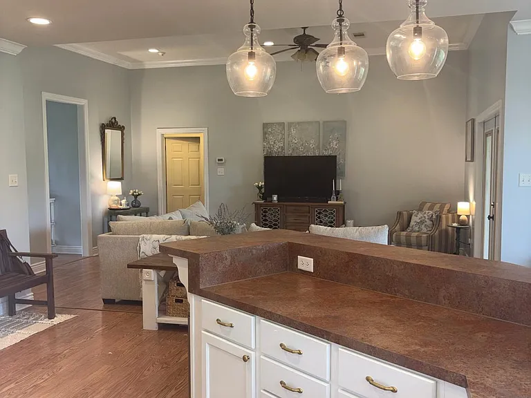 105 Curry Creek Dr — Photo 2