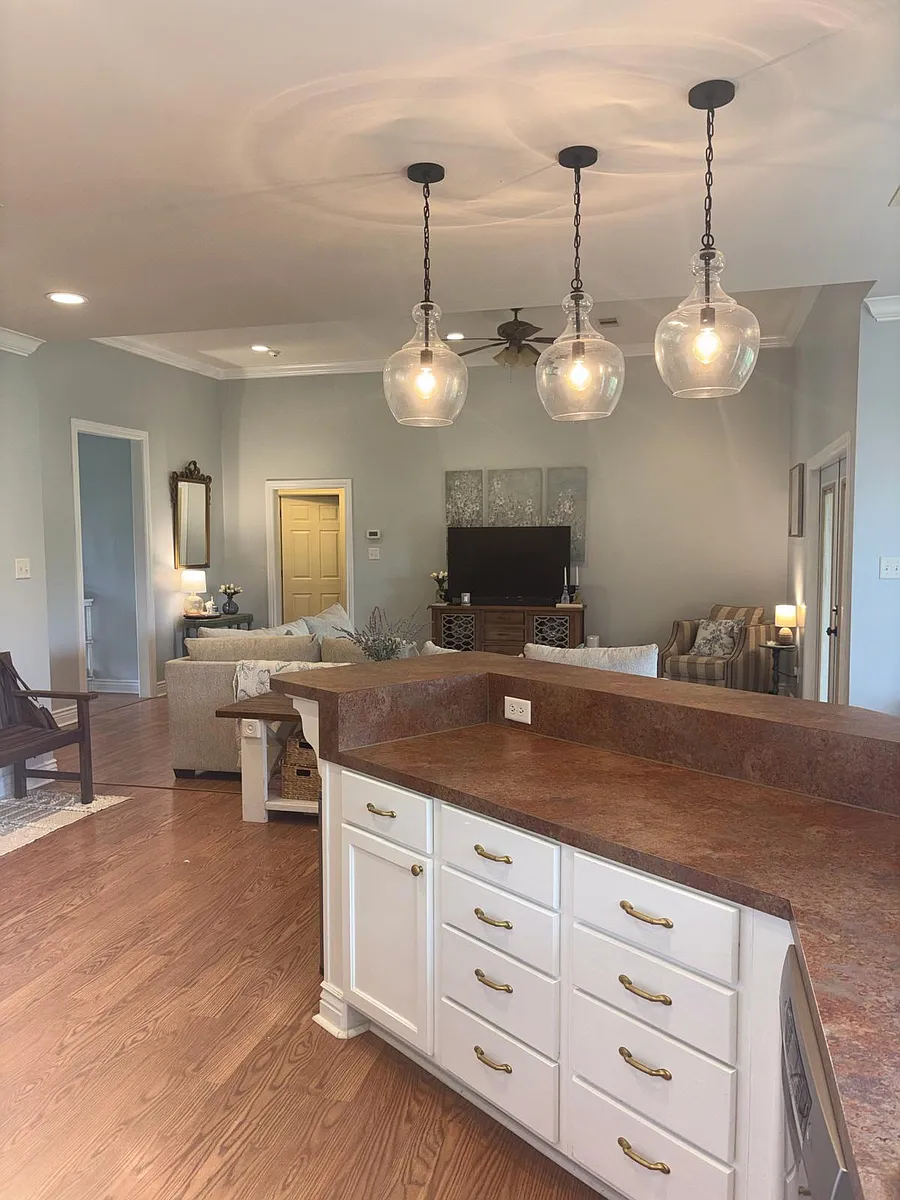 Building Photo - 105 Curry Creek Dr