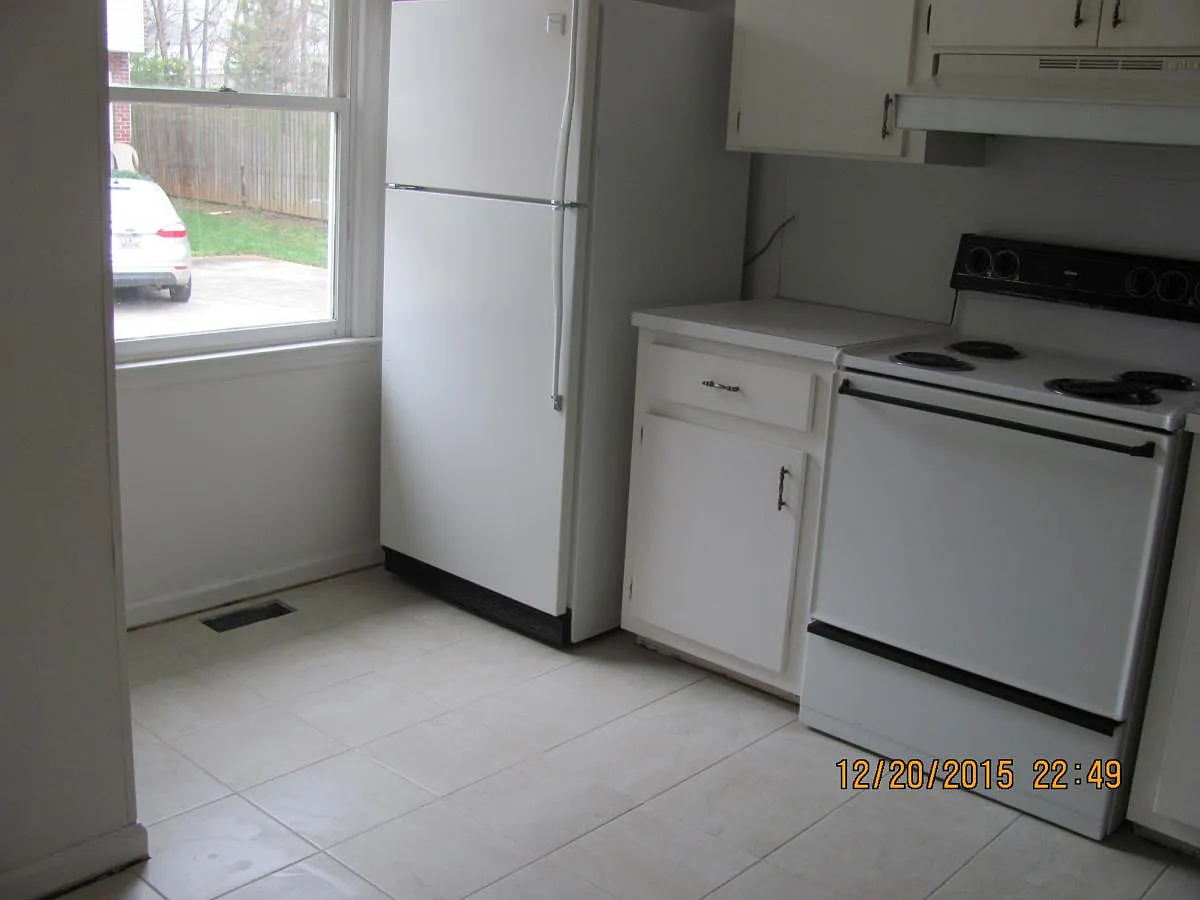3 bed, 1100 sqft, $1,675 — Photo 3