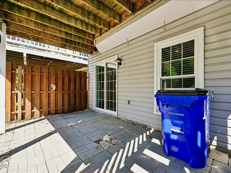 6630 Commodore Ct — Photo 33
