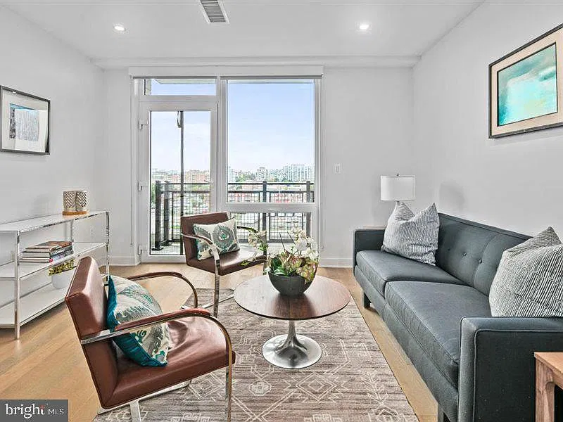 37 L St SE #706