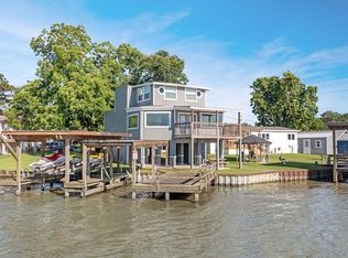 210 W Lakeview Wood, Onalaska, TX 77360