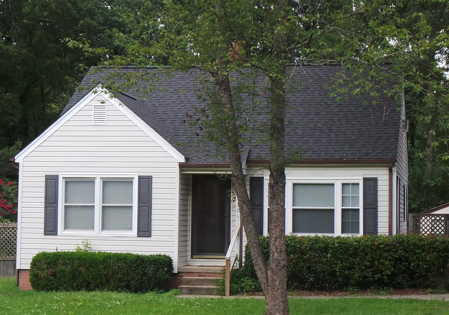 Charming AND Convenient — Photo 1