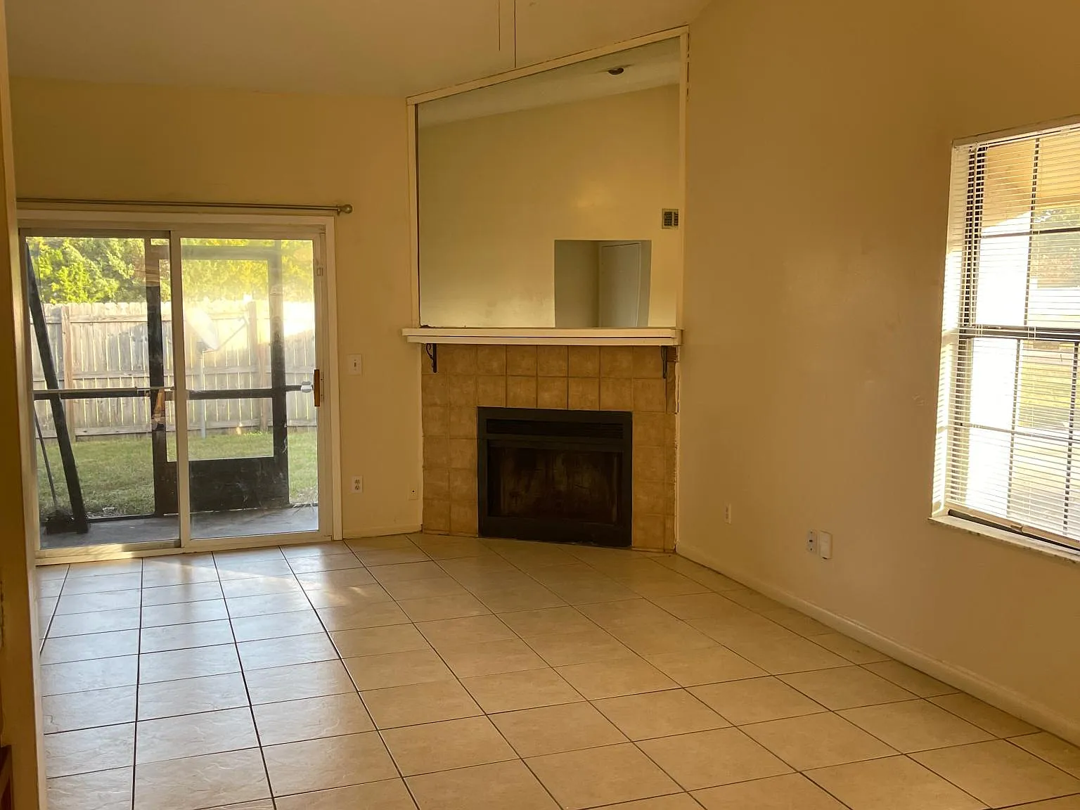 2 bed, 985 sqft, $1,200 — Photo 1