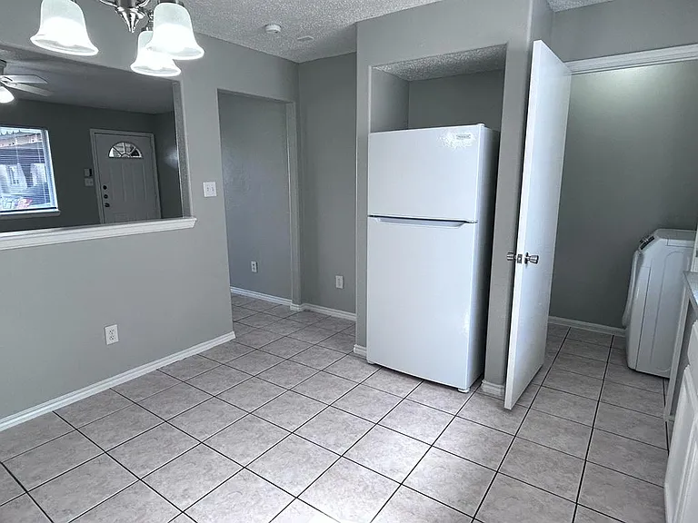 2302 W Elisa Ln #10 — Photo 4