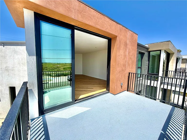 243 Seal Beach Blvd — Photo 14