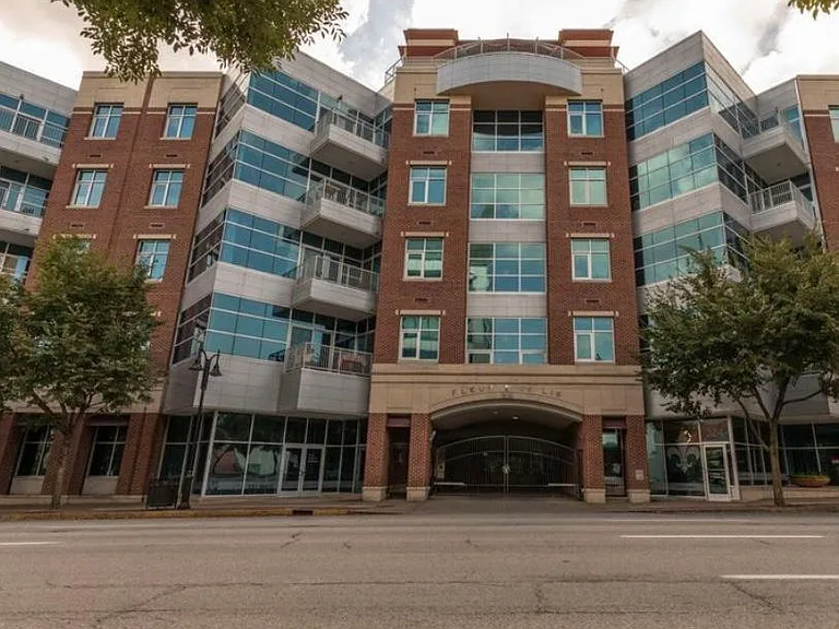 front view of Fleur De Lis building