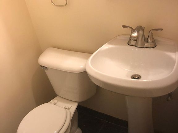 4th image of 1423 Woodridge Dr