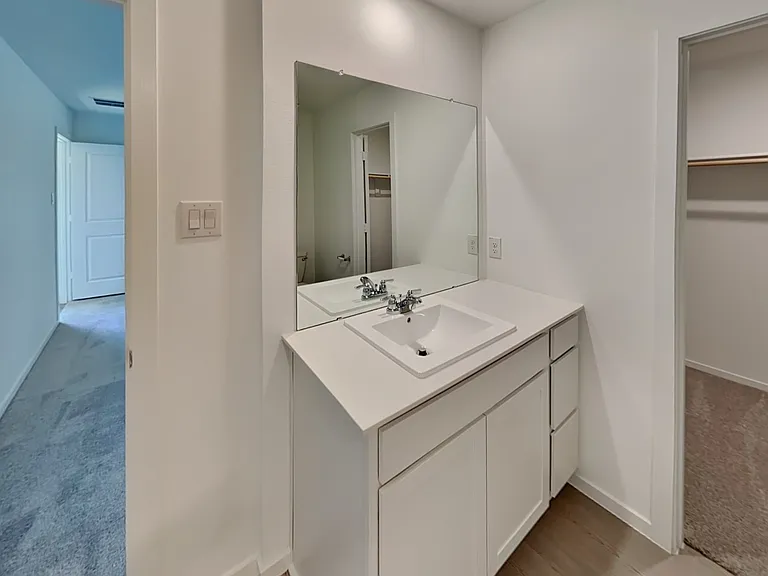 Minimalist bathroom with a lar