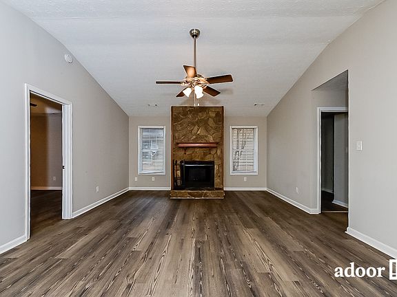 4th image of 105 Rosebud Ln