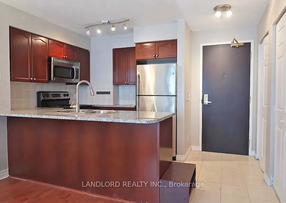 51 Lower Simcoe St #1712