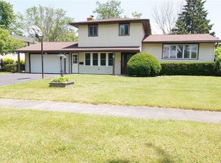 18 Debby Ln, Rochester, NY 14606