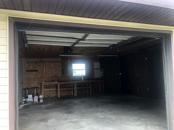 5th image of 127 Gray Dr