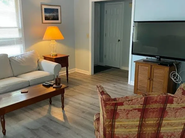 318 NE 54th St, Oak Island, NC 28465