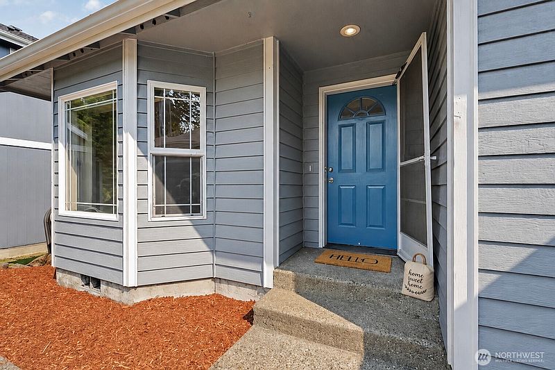 3rd image of 2112 Thurston Avenue NE