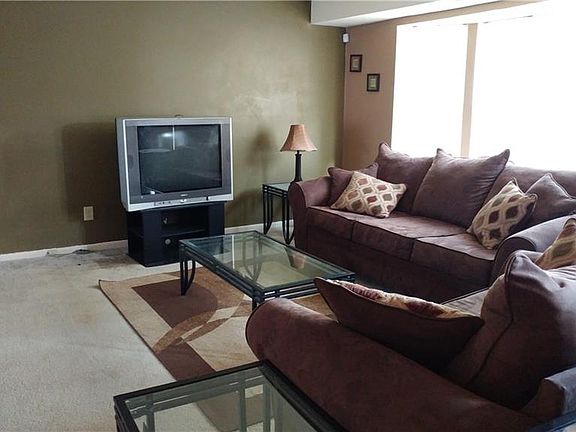 3rd image of 953 Northwood Dr