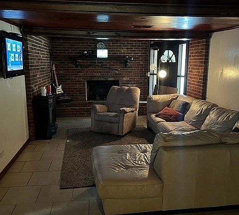 2nd image of 248 Celery Ave N