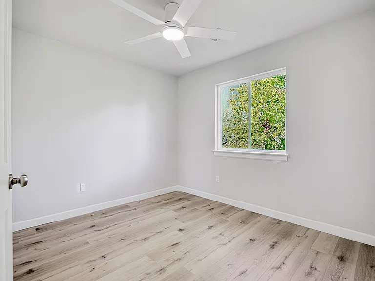 Guest bedroom #1