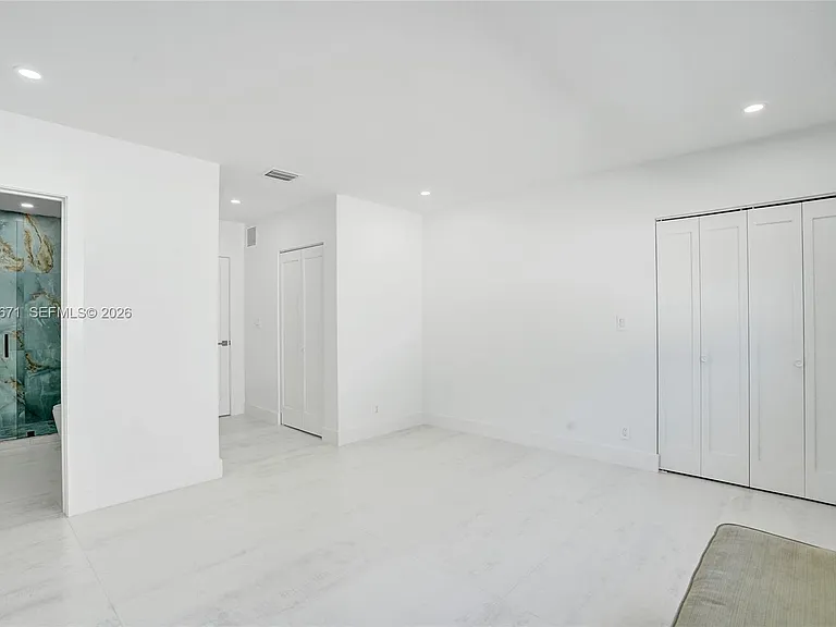 3010 NE 46th St — Photo 33
