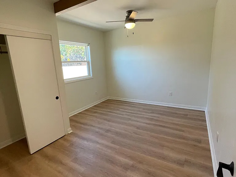 1562 Linwood St — Photo 9