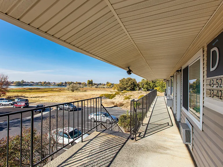 The Lakes Apartments — Photo 29