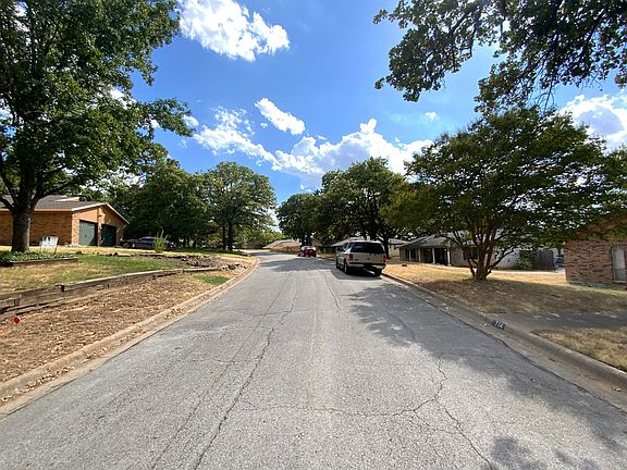 5th image of 714 Vail Dr