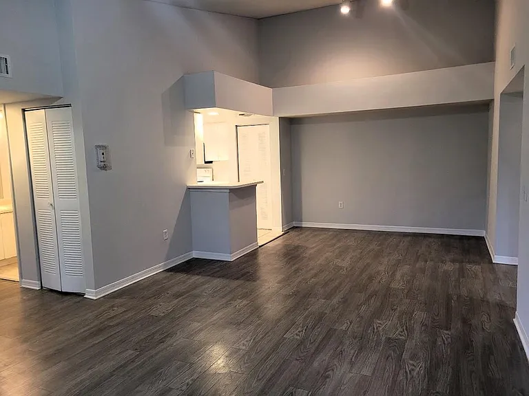 4197 N Haverhill Rd #212 — Photo 4