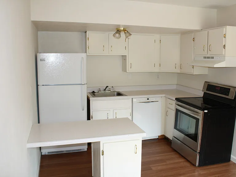 Hampshire Estates Apartments and Self Storage — Photo 60
