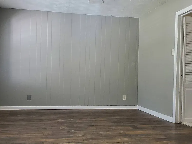 427 Royal Crest Dr — Photo 9