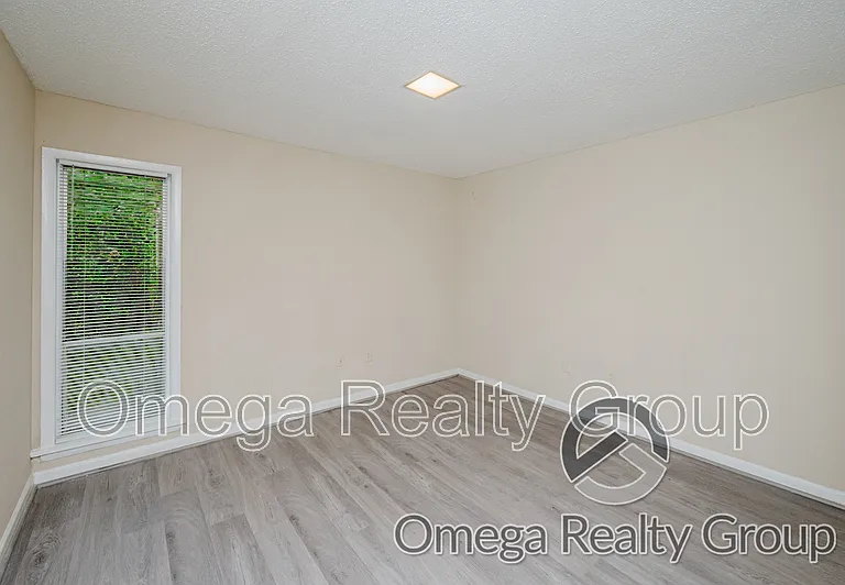 South Court Apartments — Photo 26